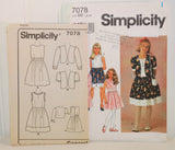 Shown propped up in front of the paper envelope for Simplicity 7078 is the paper instruction sheet. It is in English only.